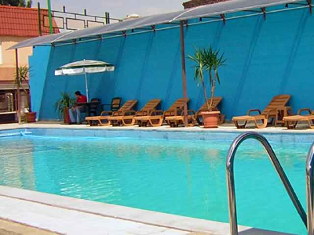 تور هوایی ارزان ارمنستان هتل رجینه