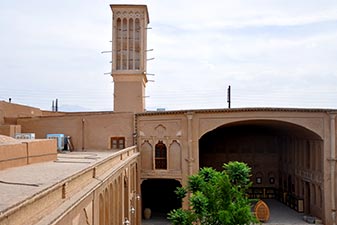 بادگیر خانهی لاری ها در یزد