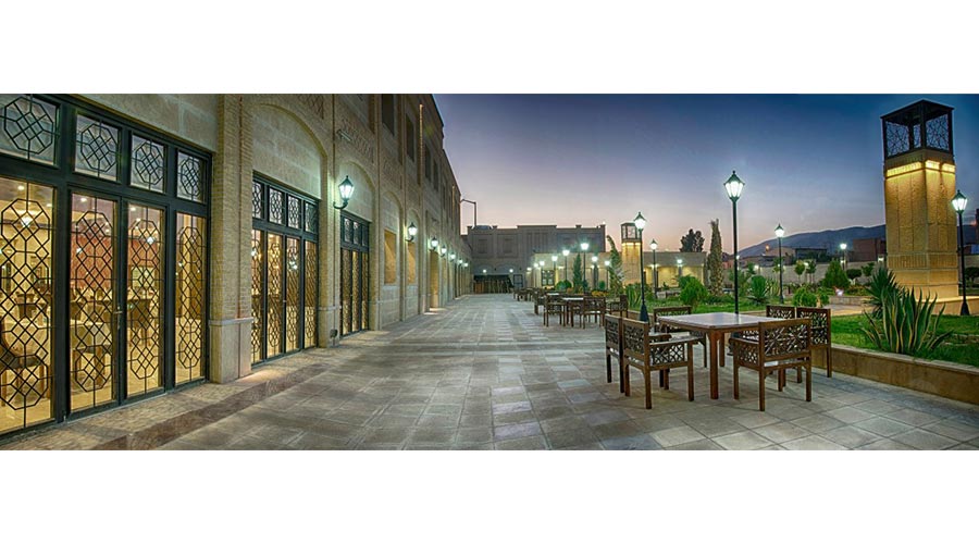 حیاط هتل بین الحرمین شیراز