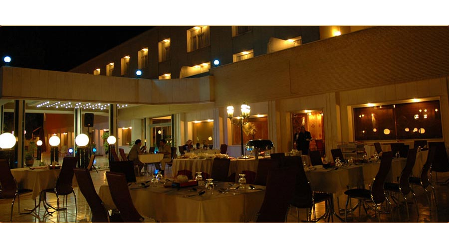 حیاط باغ هتل پارک سعدی شیراز